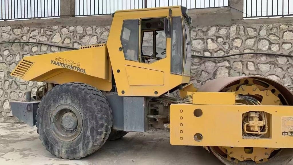 Bomag bw225d-3 - Kompaktorius: foto 1 Bomag bw225d-3 - Kompaktorius: foto 1
