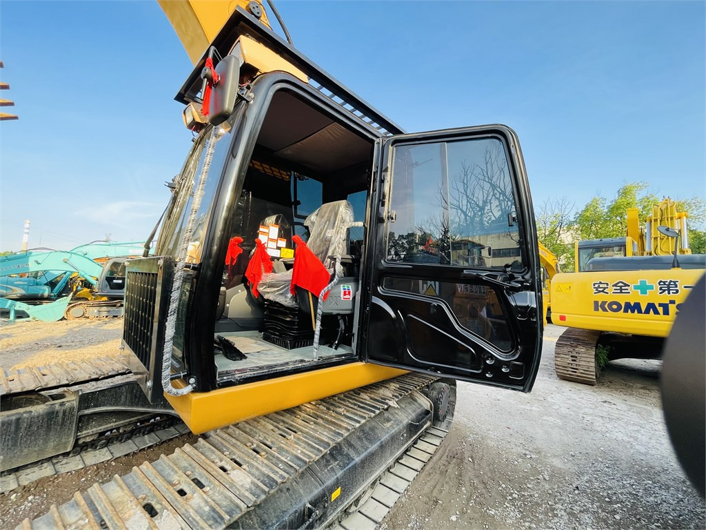 CAT 320D2 L - Ekskavatorius: foto 3 CAT 320D2 L - Ekskavatorius: foto 3