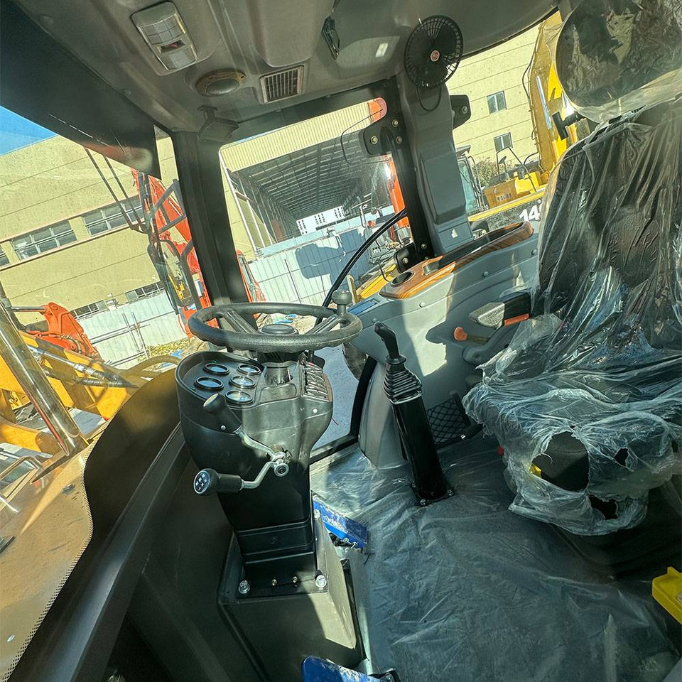 CATERPILLAR 420F - Ekskavatorius-krautuvas: foto 4 CATERPILLAR 420F - Ekskavatorius-krautuvas: foto 4