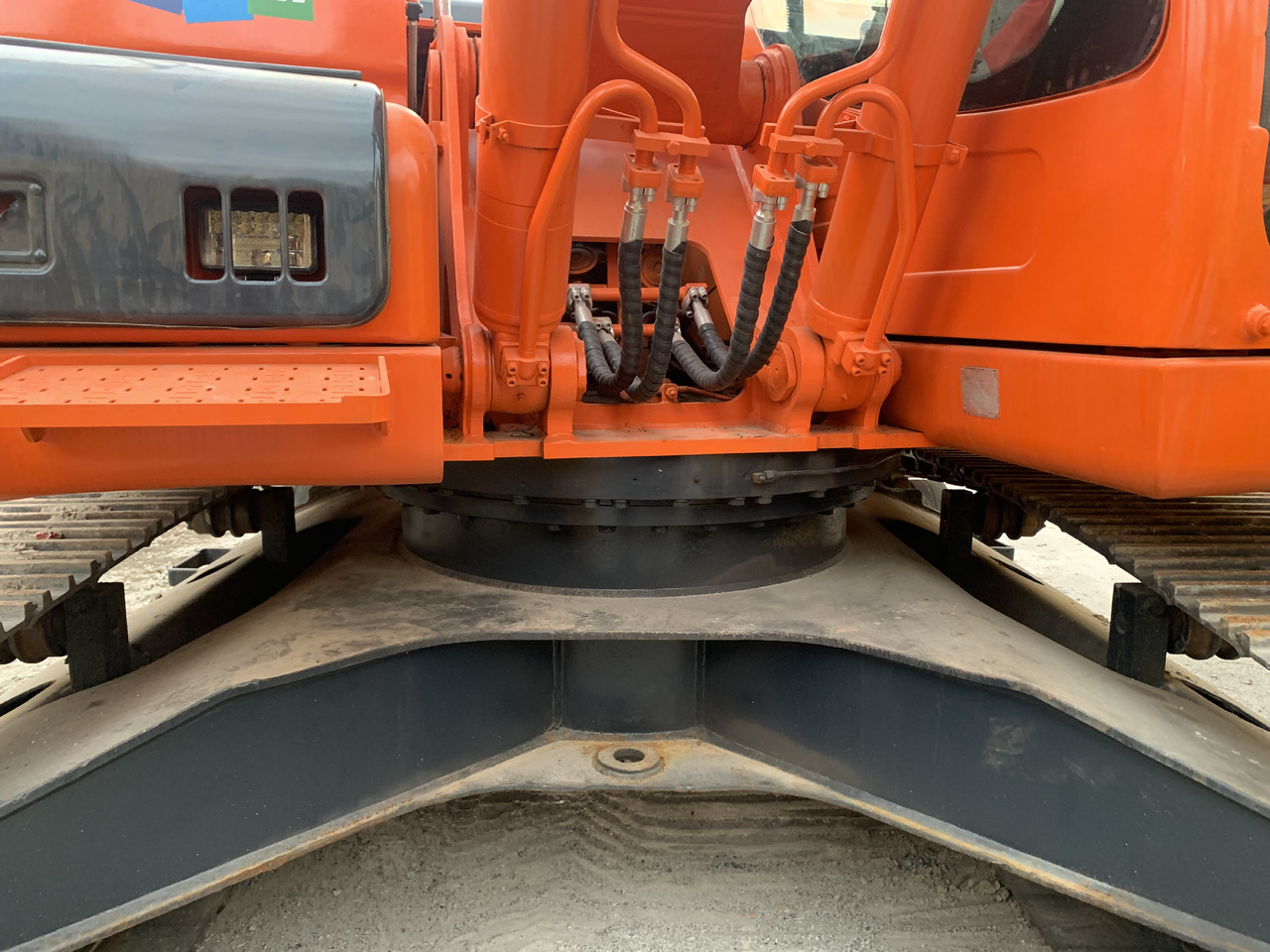 DOOSAN DX225LC - Ratinis ekskavatorius: foto 3 DOOSAN DX225LC - Ratinis ekskavatorius: foto 3