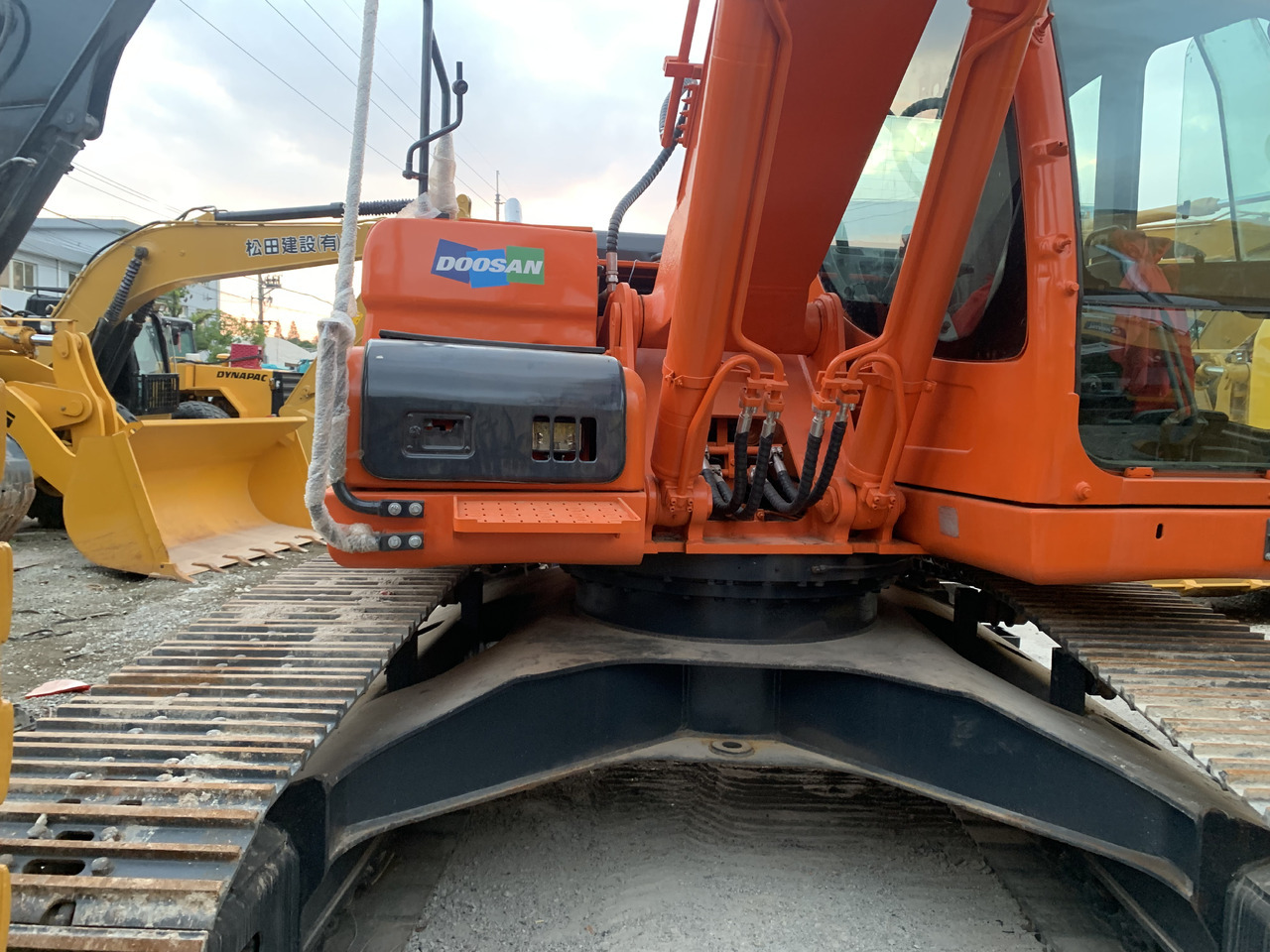 DOOSAN DX225LC - Ratinis ekskavatorius: foto 4 DOOSAN DX225LC - Ratinis ekskavatorius: foto 4