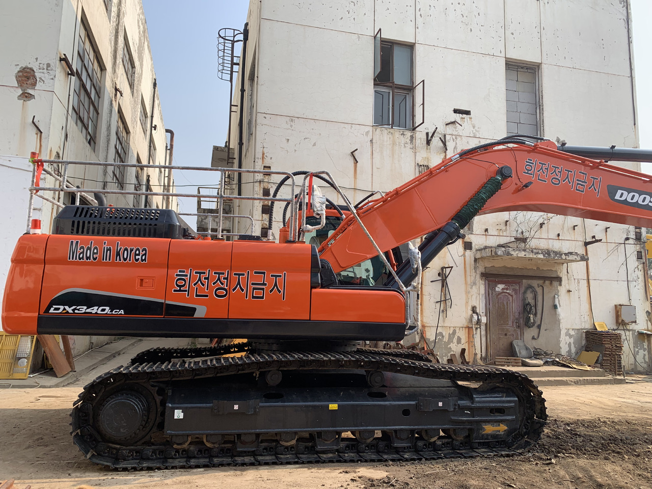 Ratinis ekskavatorius DOOSAN DX340LC: foto 1