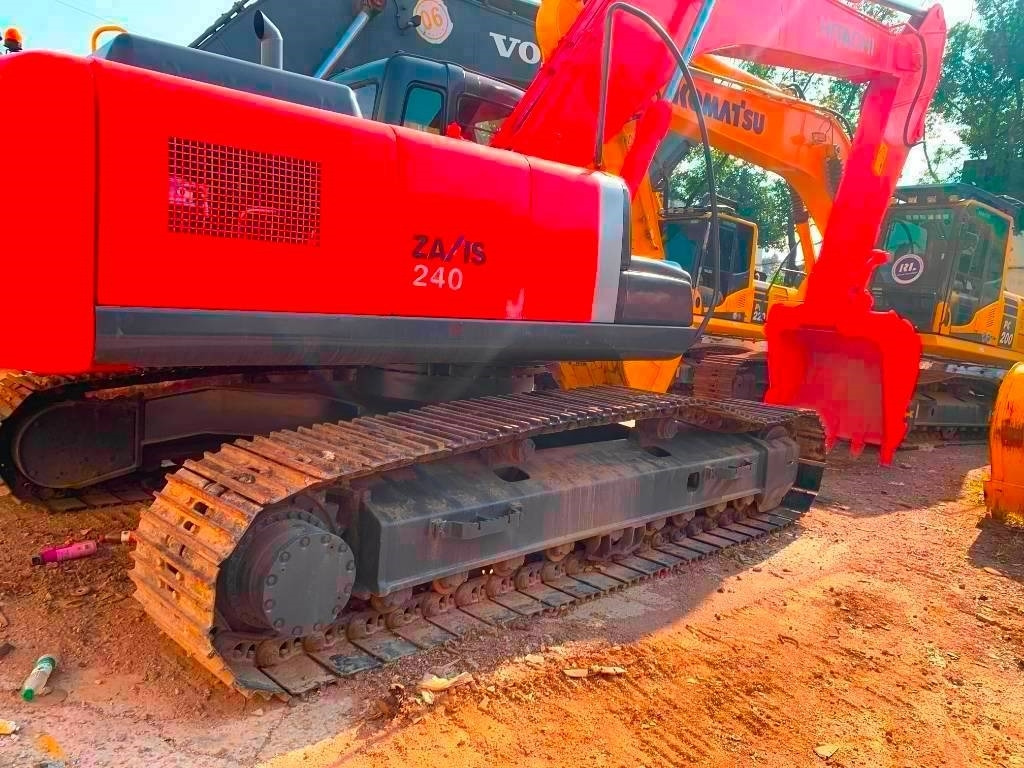 Hitachi Zaxis 240 - Vikšrinis ekskavatorius: foto 1 Hitachi Zaxis 240 - Vikšrinis ekskavatorius: foto 1