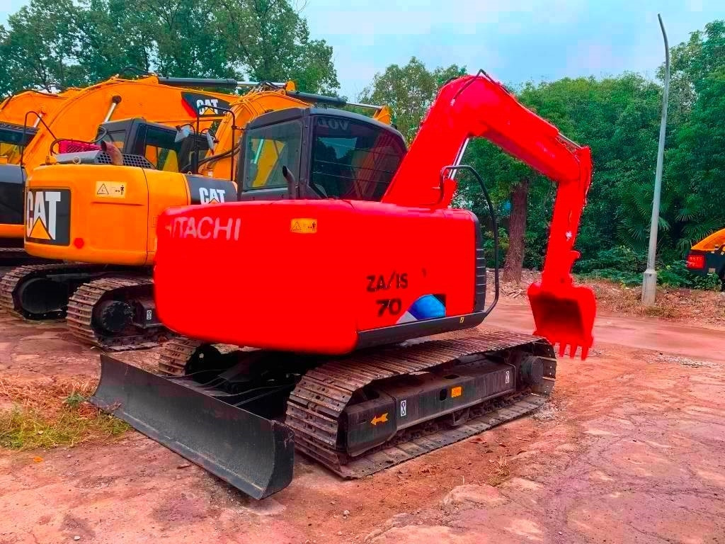 Hitachi Zaxis 70 - Vikšrinis ekskavatorius: foto 1 Hitachi Zaxis 70 - Vikšrinis ekskavatorius: foto 1