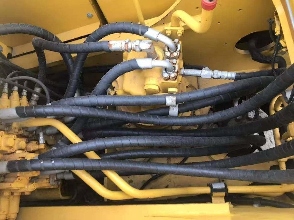 Komatsu PC 200-8 - Vikšrinis ekskavatorius: foto 4 Komatsu PC 200-8 - Vikšrinis ekskavatorius: foto 4