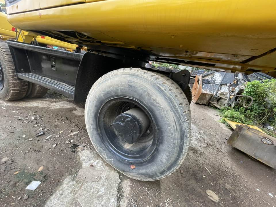 Ratinis ekskavatorius Komatsu PC160LC: foto 13