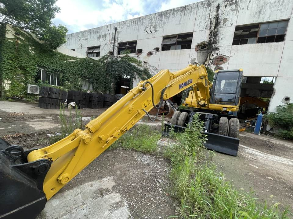 Ratinis ekskavatorius Komatsu PC160LC: foto 16