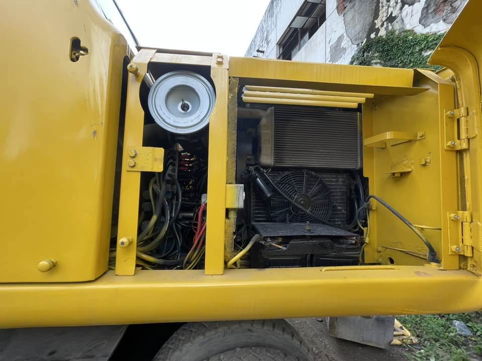 Ratinis ekskavatorius Komatsu PC160LC: foto 18