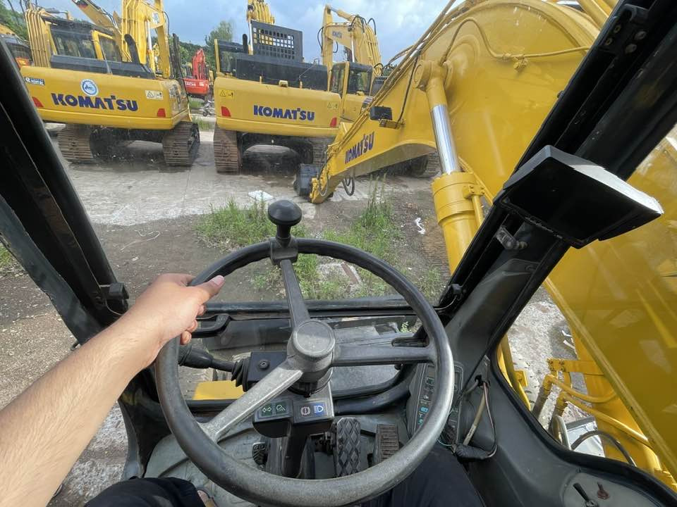 Ratinis ekskavatorius Komatsu PC160LC: foto 11