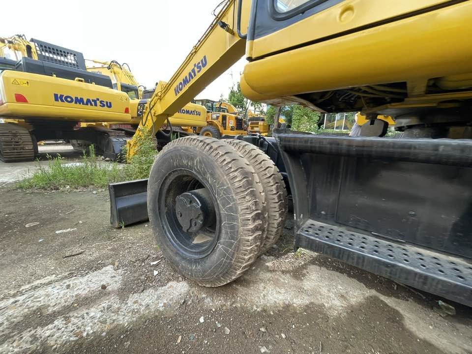 Ratinis ekskavatorius Komatsu PC160LC: foto 14