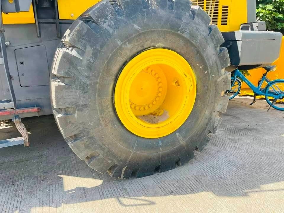 Komatsu wa470 - Ratinis krautuvas: foto 4 Komatsu wa470 - Ratinis krautuvas: foto 4