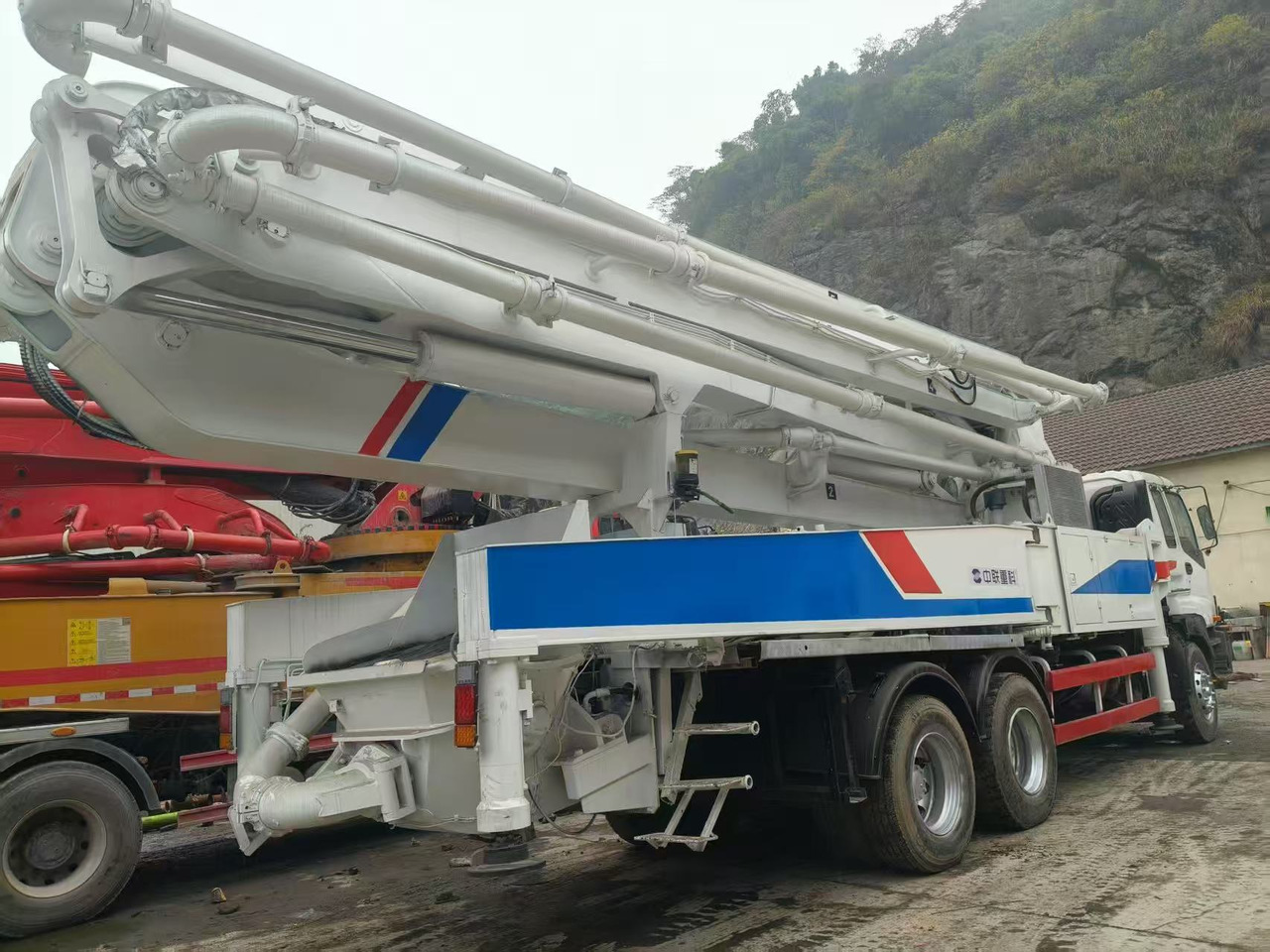 ZOOMLION ZLJ5335THB - Betono siurblys: foto 3 ZOOMLION ZLJ5335THB - Betono siurblys: foto 3