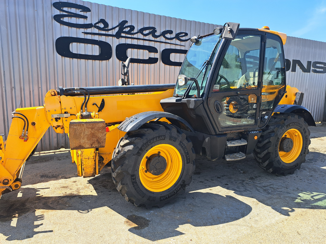 JCB 540-140 - Teleskopinis krautuvas: foto 1 JCB 540-140 - Teleskopinis krautuvas: foto 1