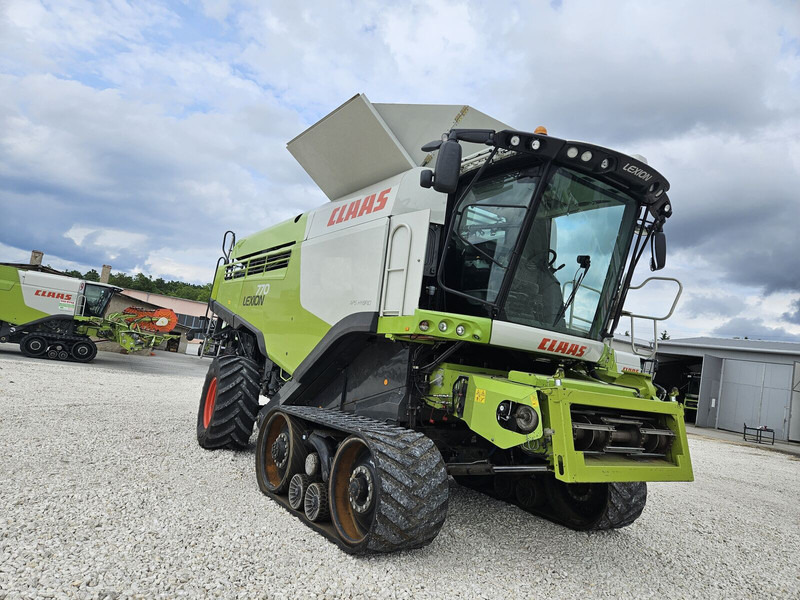 Claas Lexion 770tt - Derliaus nuėmimo kombainas: foto 1 Claas Lexion 770tt - Derliaus nuėmimo kombainas: foto 1