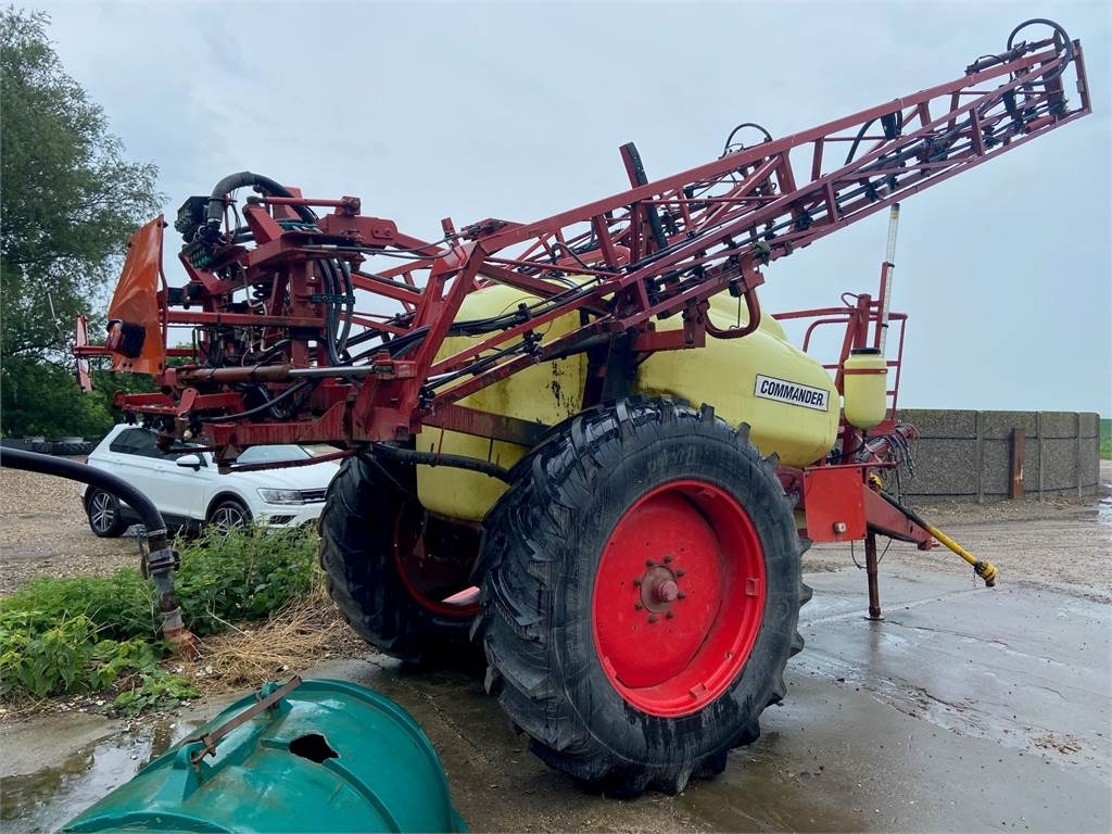Hardi COMANDER 2800 L 24 M - Prikabinamas purkštuvas: foto 3 Hardi COMANDER 2800 L 24 M - Prikabinamas purkštuvas: foto 3