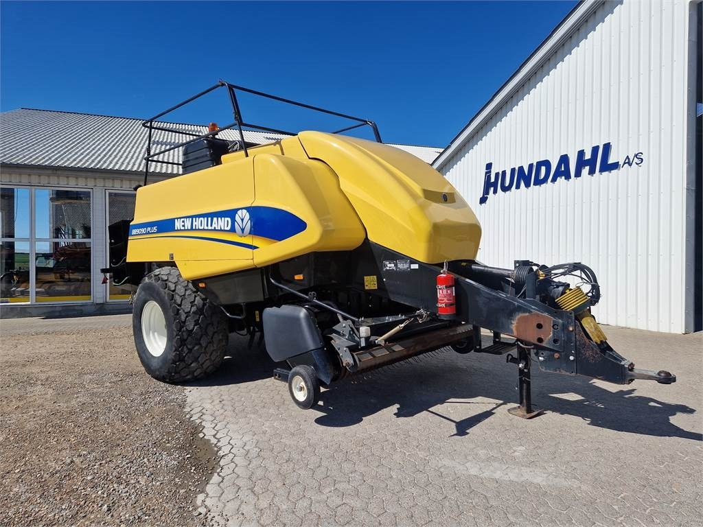 New Holland BB9090 + POMI VOGN - Stačiakampių ryšulių presas: foto 1 New Holland BB9090 + POMI VOGN - Stačiakampių ryšulių presas: foto 1