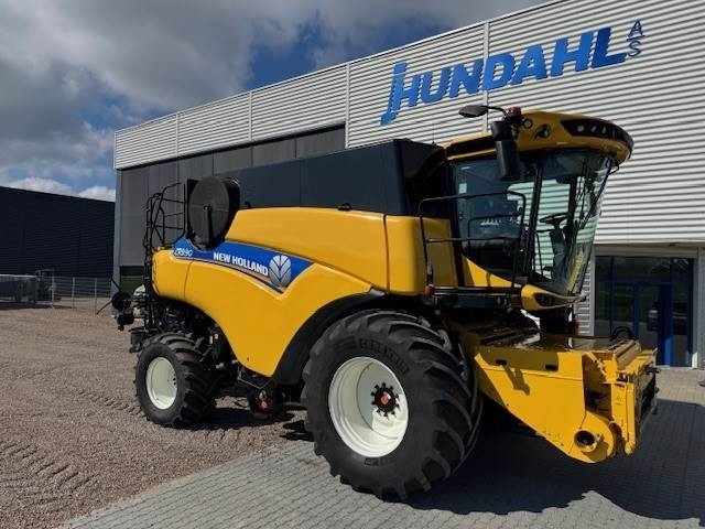 New Holland CR9.90 TIER4 - Derliaus nuėmimo kombainas: foto 1 New Holland CR9.90 TIER4 - Derliaus nuėmimo kombainas: foto 1