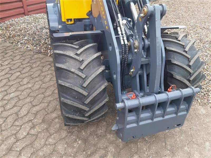 Eurotrac W12S med førerhus, skovl og gafler - Šarnyrinis krautuvas: foto 4 Eurotrac W12S med førerhus, skovl og gafler - Šarnyrinis krautuvas: foto 4
