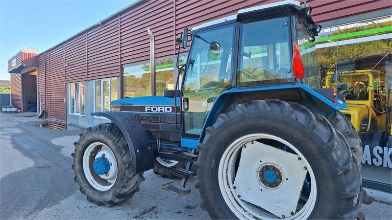 Ford 8240 - Traktorius: foto 2 Ford 8240 - Traktorius: foto 2