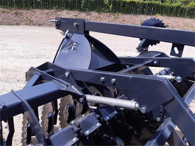 Inter-Tech Diskharve 4 meter J-Maskiner 4 meter med hydraulis - Diskiniai skutikai: foto 4 Inter-Tech Diskharve 4 meter J-Maskiner 4 meter med hydraulis - Diskiniai skutikai: foto 4