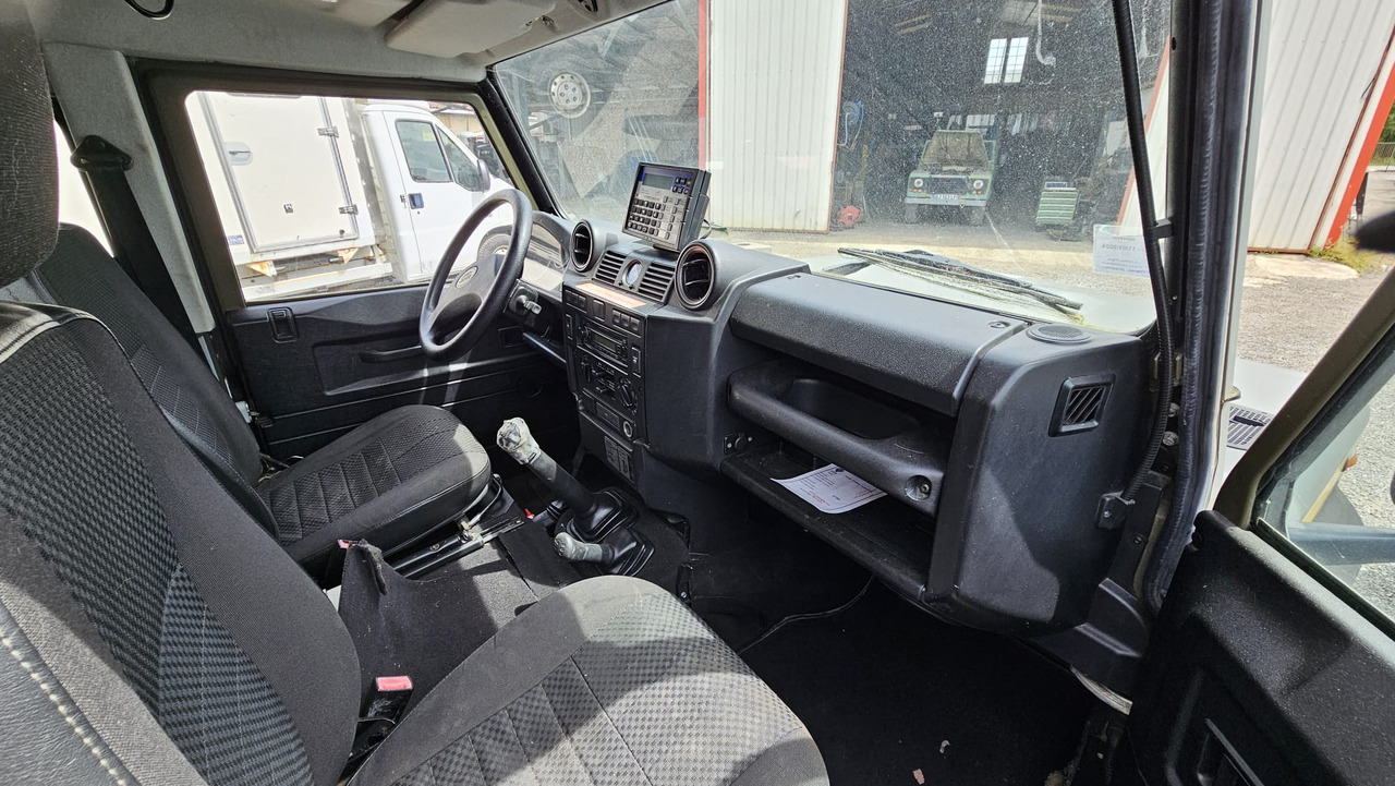 LAND ROVER Défender Ambulance - Komercinis automobilis: foto 5 LAND ROVER Défender Ambulance - Komercinis automobilis: foto 5