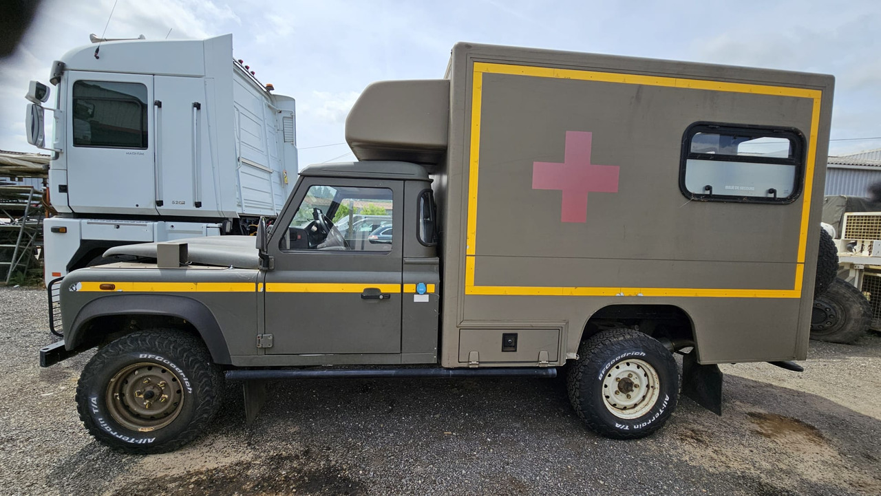 LAND ROVER Défender Ambulance - Komercinis automobilis: foto 3 LAND ROVER Défender Ambulance - Komercinis automobilis: foto 3