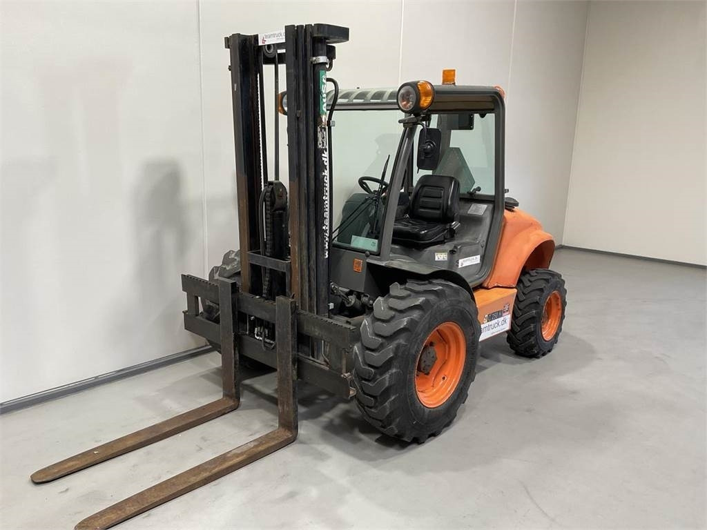Ausa C250HX4 - Krautuvas-visureigis: foto 4 Ausa C250HX4 - Krautuvas-visureigis: foto 4