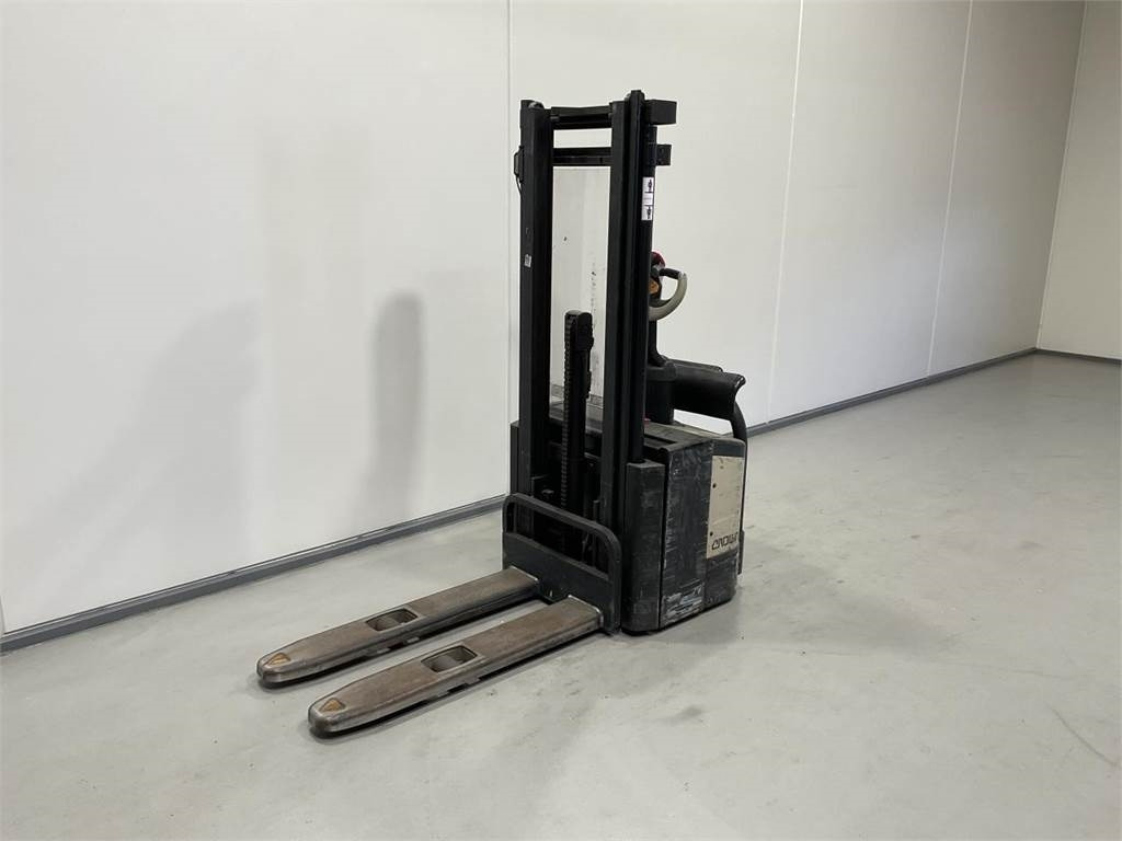 Crown WE2300S-1,25 TF - Keltuvas: foto 4 Crown WE2300S-1,25 TF - Keltuvas: foto 4
