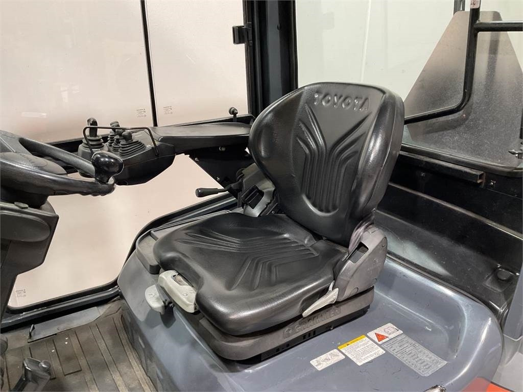 Toyota 40-8FD40N - Dyzelinis krautuvas: foto 5 Toyota 40-8FD40N - Dyzelinis krautuvas: foto 5