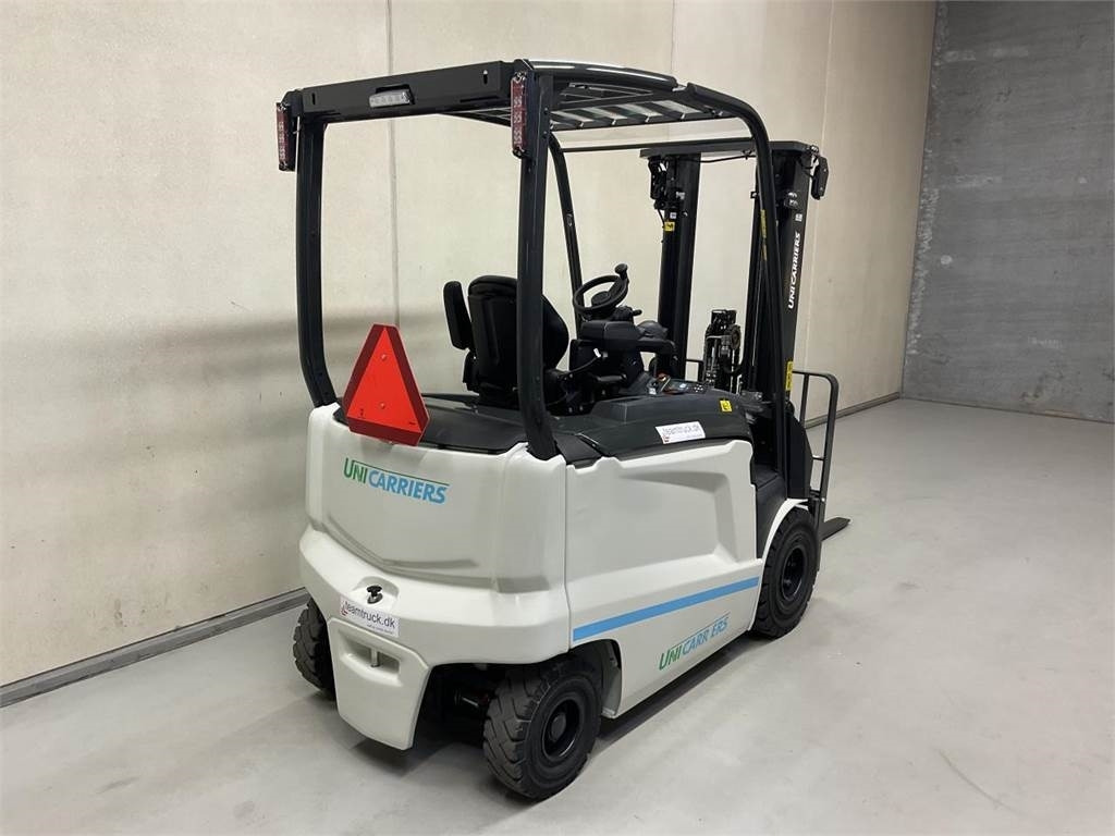 UniCarriers MX 25 - Elektrinis krautuvas: foto 2 UniCarriers MX 25 - Elektrinis krautuvas: foto 2