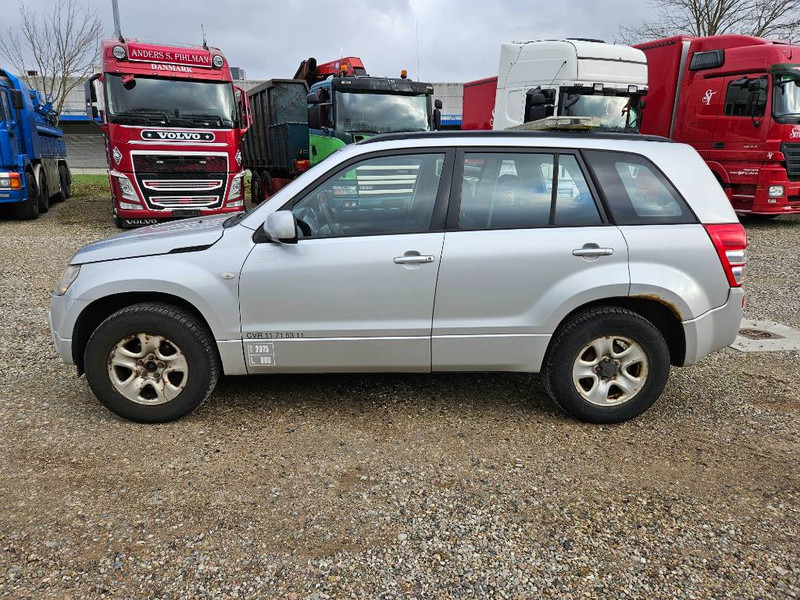 Suzuki Grand Vitara 2,0 GLX aut. Van 5d - Furgonas su krovinių dėže: foto 2 Suzuki Grand Vitara 2,0 GLX aut. Van 5d - Furgonas su krovinių dėže: foto 2