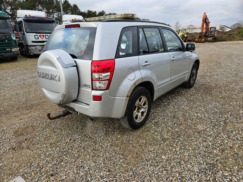 Suzuki Grand Vitara 2,0 GLX aut. Van 5d - Lengvasis automobilis: foto 5 Suzuki Grand Vitara 2,0 GLX aut. Van 5d - Lengvasis automobilis: foto 5
