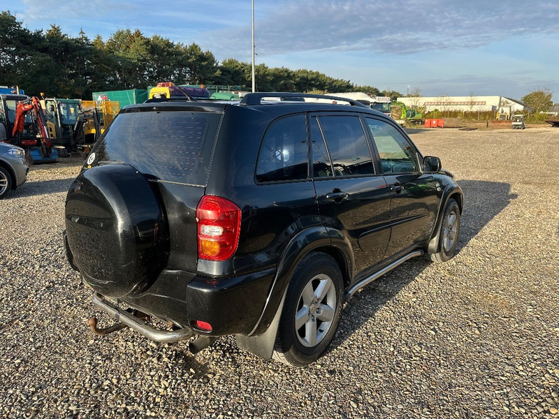 Toyota RAV4 2.0D 4x4 - Krovininis mikroautobusas: foto 4 Toyota RAV4 2.0D 4x4 - Krovininis mikroautobusas: foto 4