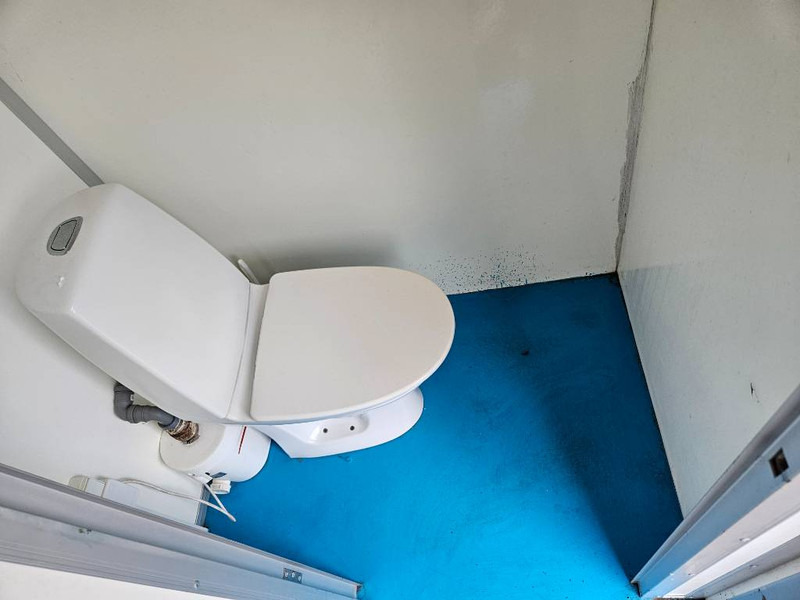 Furgonas priekaba VA 1300 kg Toilet/Bad/omklædning/spiserum: foto 17