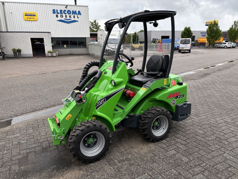 Avant 423 TDL - Ratinis krautuvas: foto 1 Avant 423 TDL - Ratinis krautuvas: foto 1