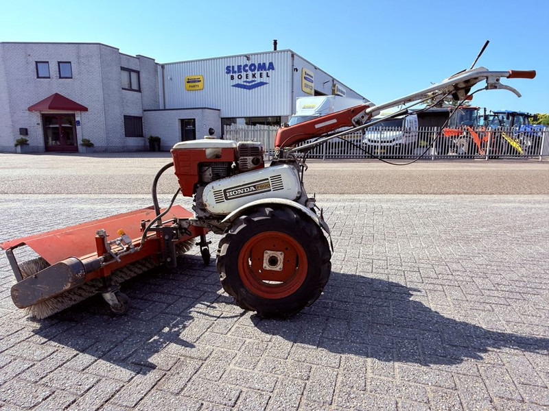 Honda F800 Veegmachine - Gatvių šlavimo mašina: foto 1 Honda F800 Veegmachine - Gatvių šlavimo mašina: foto 1