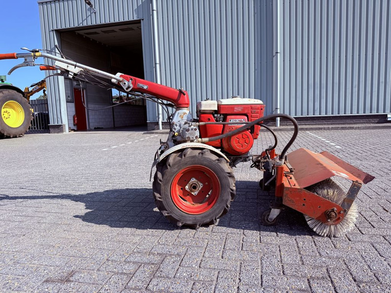 Honda F800 Veegmachine - Gatvių šlavimo mašina: foto 4 Honda F800 Veegmachine - Gatvių šlavimo mašina: foto 4