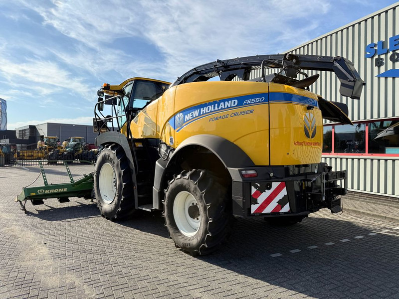 New Holland FR550 Forage Cruiser + Krone Easycollect - Pašarų kombainas: foto 3 New Holland FR550 Forage Cruiser + Krone Easycollect - Pašarų kombainas: foto 3