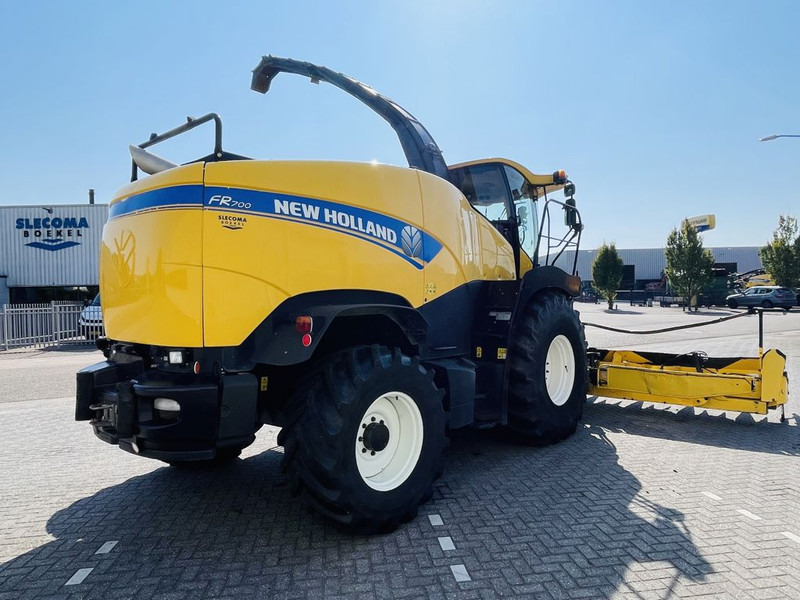 New Holland FR700 Forage Harvester 10 Row header - Pašarų kombainas: foto 4 New Holland FR700 Forage Harvester 10 Row header - Pašarų kombainas: foto 4