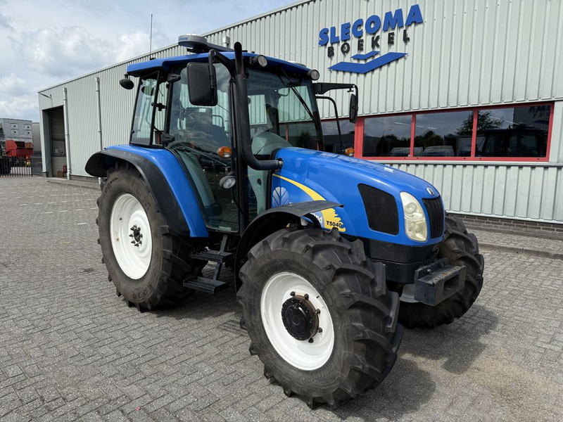 New Holland T5040 CAB + GPS - Traktorius: foto 4 New Holland T5040 CAB + GPS - Traktorius: foto 4