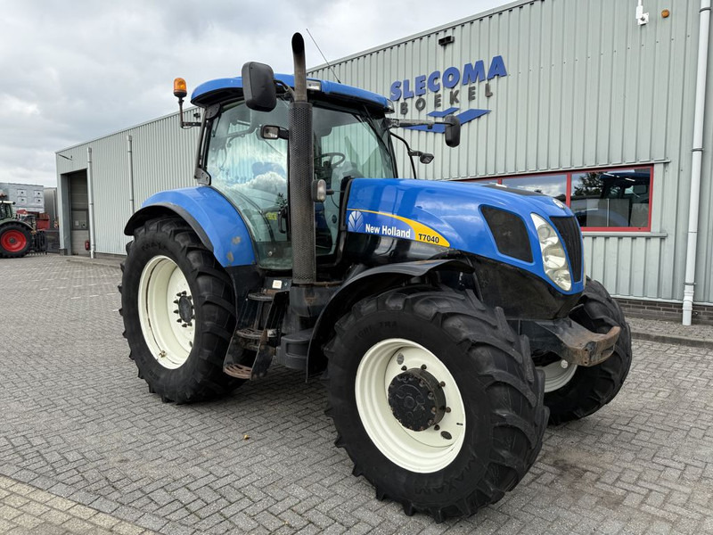 New Holland T7040 Power Command - Traktorius: foto 4 New Holland T7040 Power Command - Traktorius: foto 4