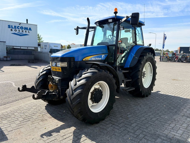 Traktorius New Holland TM155 Range Command: foto 1