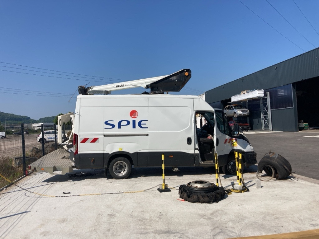 IVECO DAILY FOURGON 50C18 - Autobokštelio: foto 2 IVECO DAILY FOURGON 50C18 - Autobokštelio: foto 2