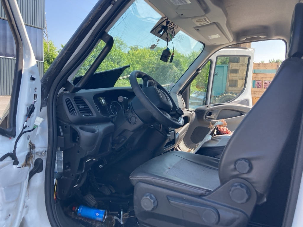 IVECO DAILY FOURGON 50C18 - Autobokštelio: foto 4 IVECO DAILY FOURGON 50C18 - Autobokštelio: foto 4