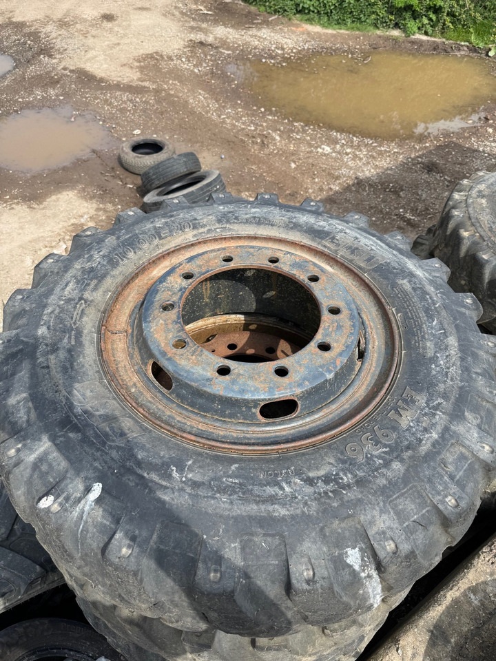 10.00X20 Tyres and Rims - Padangos ir ratlankiai: foto 1 10.00X20 Tyres and Rims - Padangos ir ratlankiai: foto 1