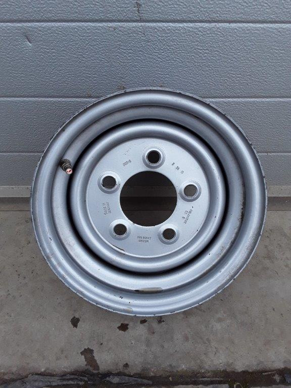 4 1/2 JX12H2 Silver Trailer rim - Ratlankis - Priekaba: foto 1 4 1/2 JX12H2 Silver Trailer rim - Ratlankis - Priekaba: foto 1
