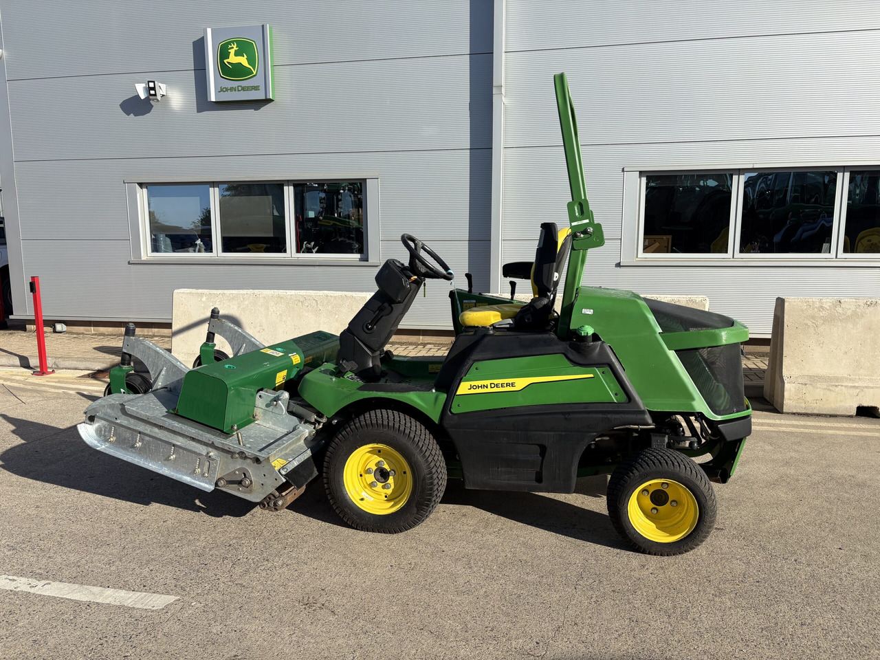 John Deere 1570 C/w Major Cyclone Mower - Vejapjovė: foto 1 John Deere 1570 C/w Major Cyclone Mower - Vejapjovė: foto 1