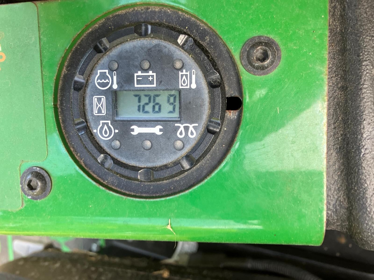 John Deere 1570 Commercial Outfront with 72 inch rear discharge deck - Vejapjovė: foto 5 John Deere 1570 Commercial Outfront with 72 inch rear discharge deck - Vejapjovė: foto 5