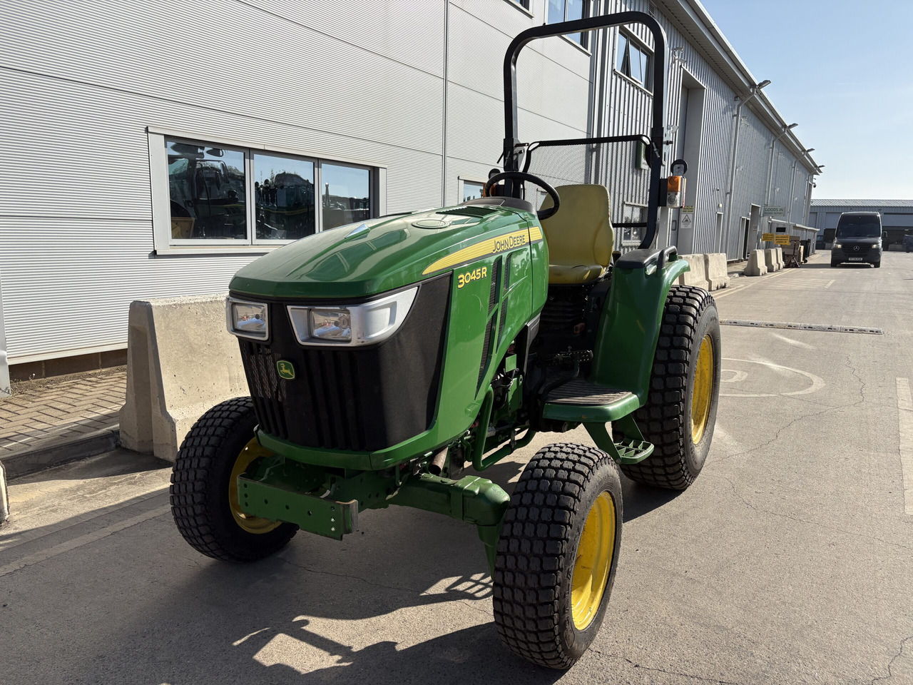 John Deere 3045R Compact Tractor - Mini traktorius: foto 2 John Deere 3045R Compact Tractor - Mini traktorius: foto 2