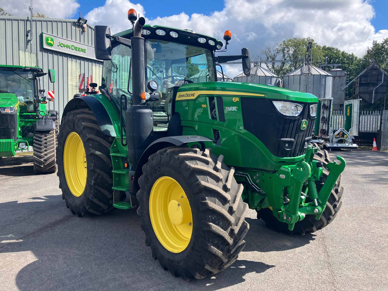 John Deere 6R 195 - Traktorius: foto 2 John Deere 6R 195 - Traktorius: foto 2